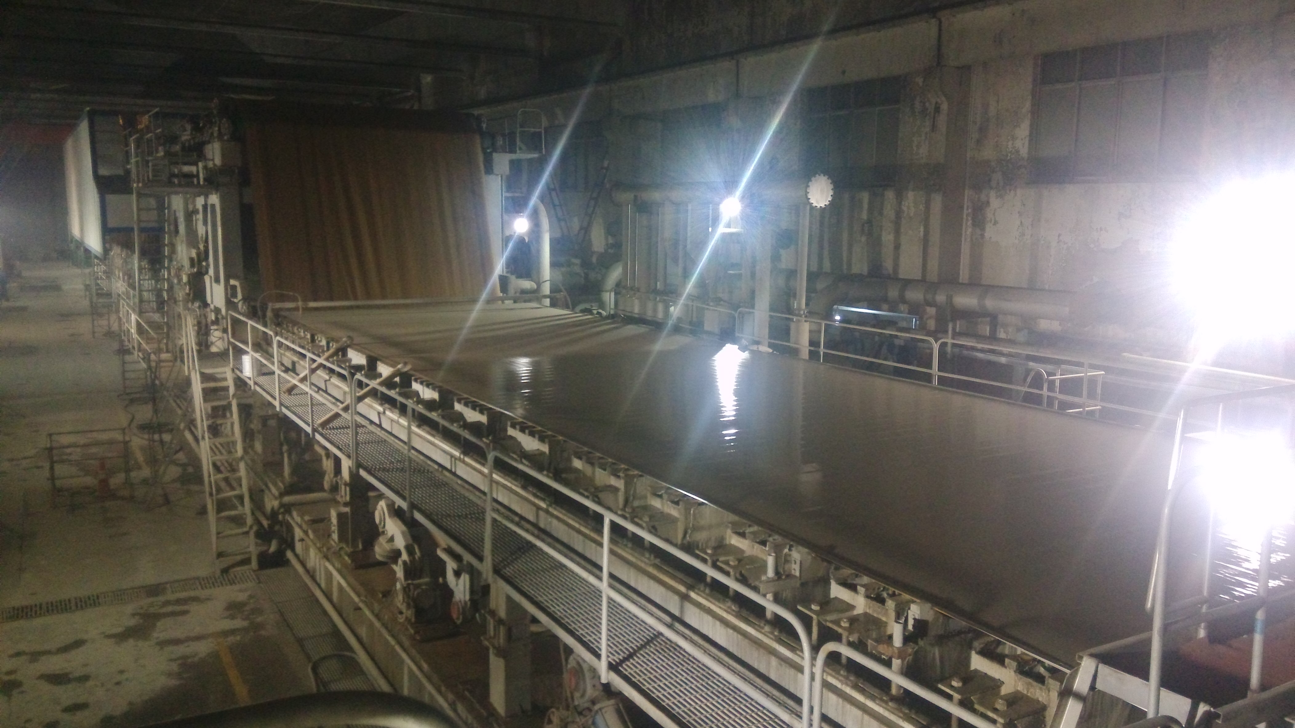 2013年8月，保定華康4200/400普瓦紙機順利開機